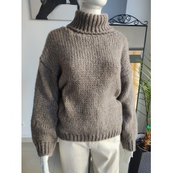 Golf z wysokim kołnierzem - kakao