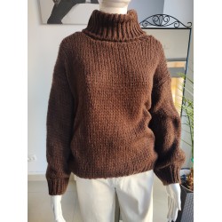 Golf z wysokim kołnierzem - czekoladowy