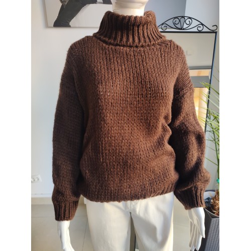 Golf z wysokim kołnierzem - czekoladowy