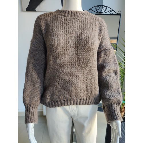 Moherowy sweter z szerokimi rękawami - kakao