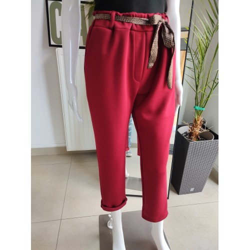 Masełkowe spodnie z paskiem - burgund