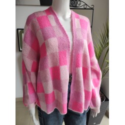 Krótki, lekki kardigan oversize w kratkę - różowy