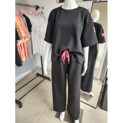Butter-like tracksuit set with short sleeves, neon - black Butter-like tracksuit set with short sleeves, neon - black