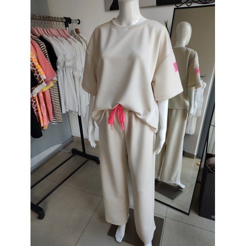 Butter-like tracksuit set with short sleeves, neon - beige Butter-like tracksuit set with short sleeves, neon - beige