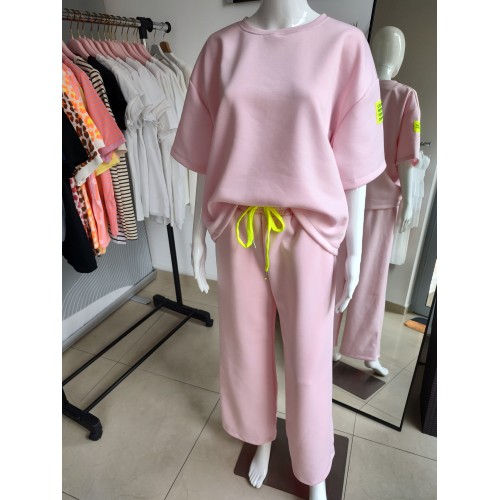 Butter-like tracksuit set with short sleeves, neon - powder pink Butter-like tracksuit set with short sleeves, neon - powder pink