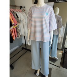 Kurzärmeliger Trainingsanzug mit Butterprint und Streifen – Babyblau/Puder Kurzärmeliger Trainingsanzug mit Butterprint und Streifen – Babyblau/Puder