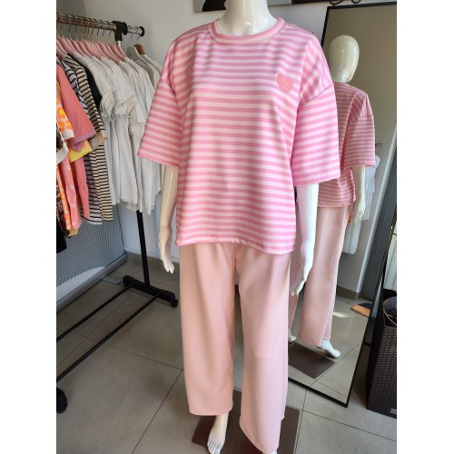Kurzärmeliger Trainingsanzug mit Butterprint und Streifen – Babyrosa/Puderrosa Kurzärmeliger Trainingsanzug mit Butterprint und Streifen – Babyrosa/Puderrosa