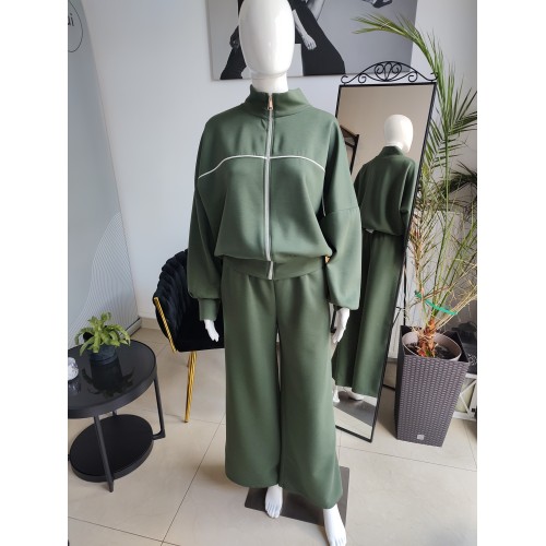 Buttery tracksuit with a zipped sweatshirt - green