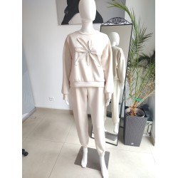 Butterweicher Trainingsanzug mit Blume - beige