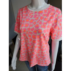 T-Shirt mit orange-rosa Leopardenmuster – ecru