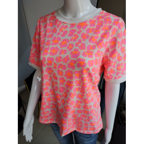 T-Shirt mit orange-rosa Leopardenmuster – ecru