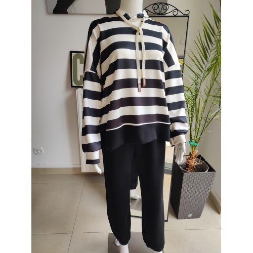 Oversized Trainingsanzug aus butterweichem Viskosestoff mit Kapuze – schwarze Streifen