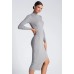Tailliertes Kleid mit Schlitz - grau