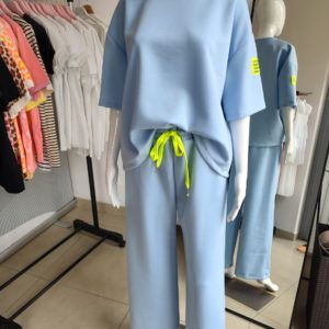 Masełkowy komplet dresowy z krótkim rękawem neon - baby blue One size
