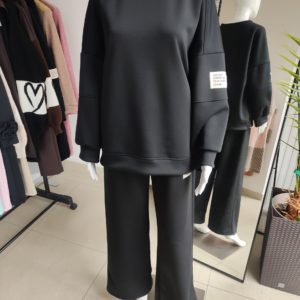 Masełkowy dres oversize z naszywką - czarny One size