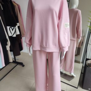 Masełkowy dres oversize z naszywką - różowy One size